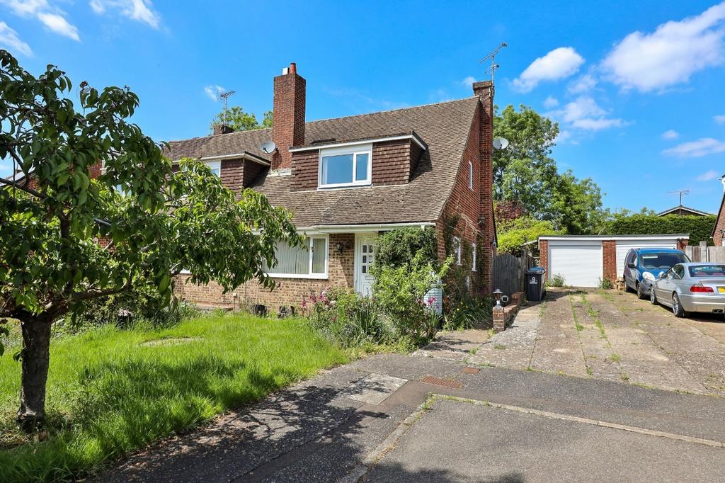 Poveys Close, Burgess Hill, RH15 2 bed semidetached house for sale £