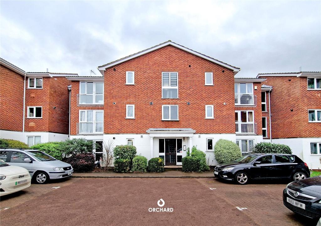 Aylsham Drive, Ickenham, UB10 2 bed apartment £1,450 pcm (£335 pw)