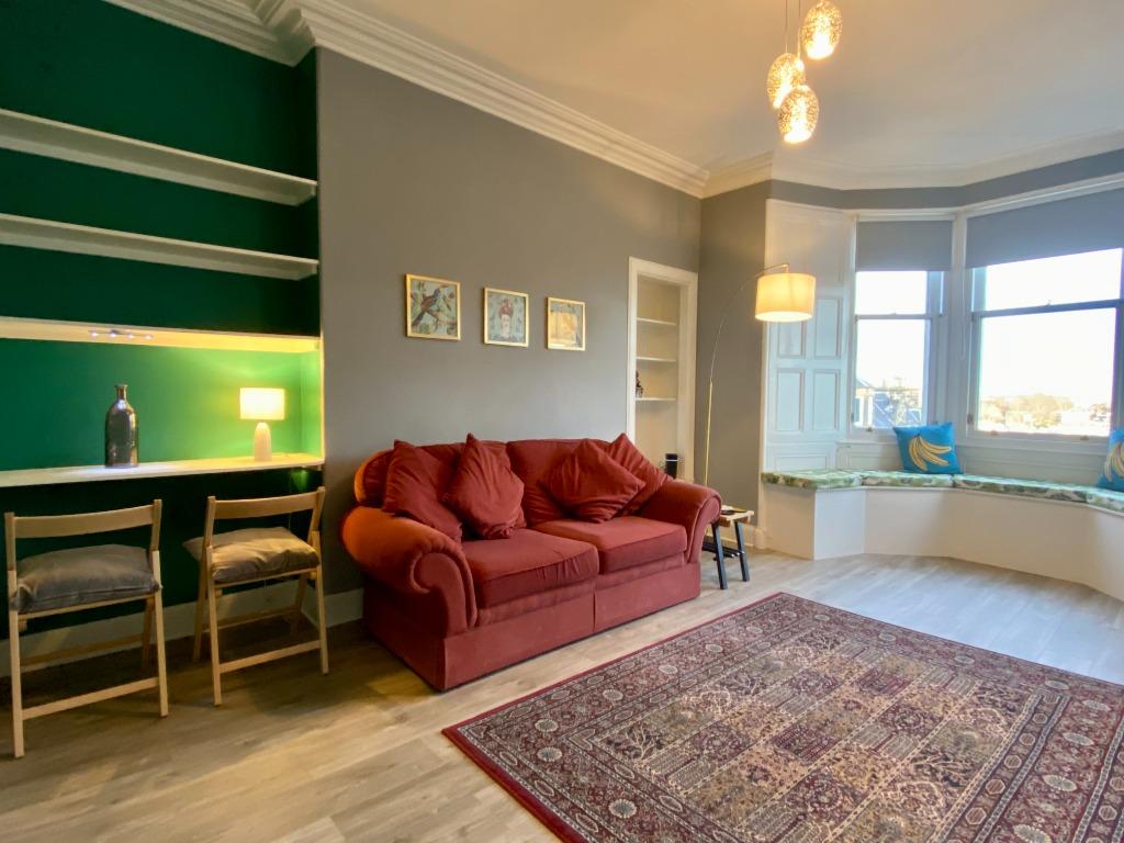 Meadowbank Crescent, Meadowbank... 2 bed flat £1,150 pcm (£265 pw)