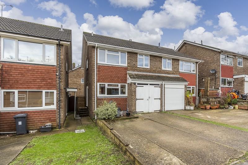 Estridge Close, Bursledon... 4 bed semidetached house £285,000