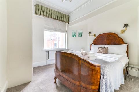 1 bedroom flat to rent, Buckingham Court, 78, Buckingham Gate, St James, SW1E