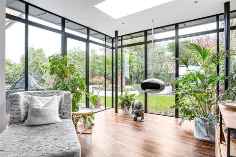30 York Avenue, London, SW14 7LG