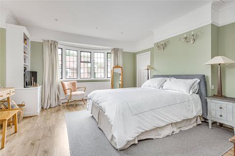 30 York Avenue, London, SW14 7LG