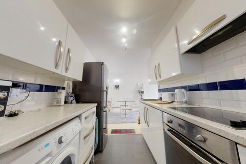 2 bedroom apartment to rent, Little Preston Street