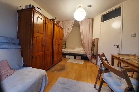 Studio to rent - Junction Road, London N19