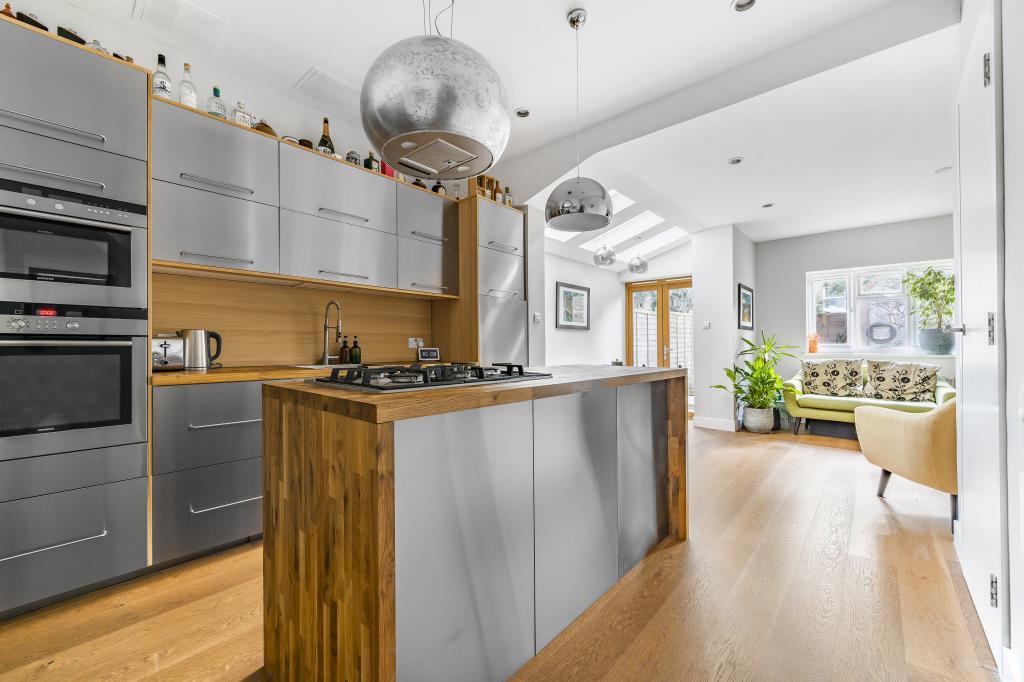 Hamilton Road, East Finchley N2, N2 3 bed terraced house for sale £