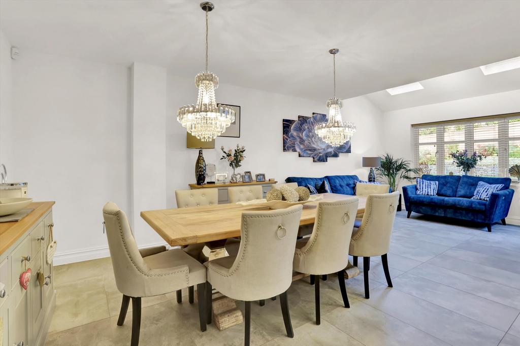 Consort Drive, Leatherhead, Surrey, KT22 4 bed detached house £1,000,000