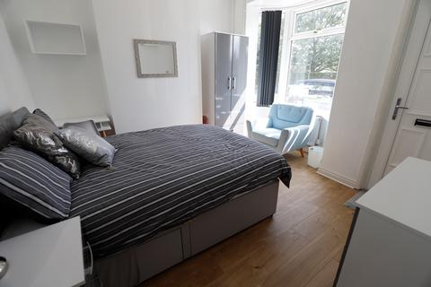 3 bedroom townhouse to rent - Leek Road, Stoke-on-Trent, ST4