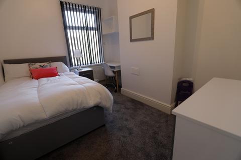 3 bedroom terraced house to rent - Watford Street, Stoke-on-Trent, ST4
