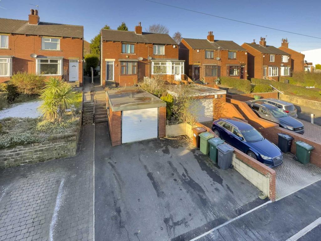 Raikes Lane, Birstall 3 bed semidetached house £185,000