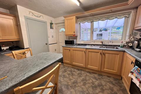 2 bedroom bungalow for sale - Curlew Close, Neath, Neath Port Talbot. SA10 7EJ