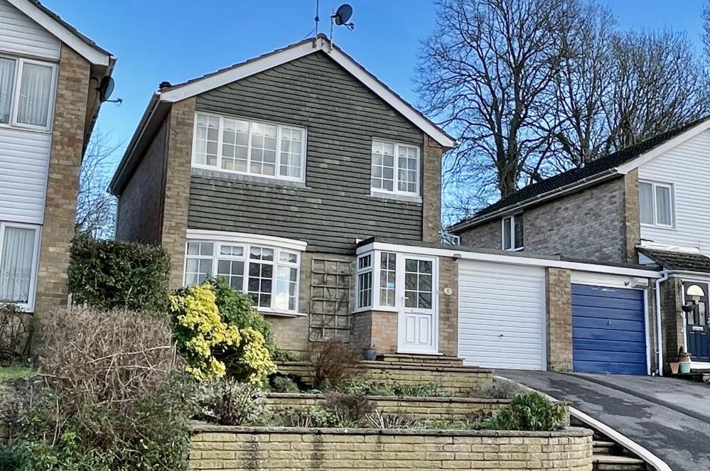 Lawrence Road, Poulner, Ringwood, BH24 1XQ 3 bed detached house for