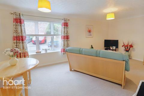 2 bedroom flat for sale - Cryspen Court, Bury St Edmunds