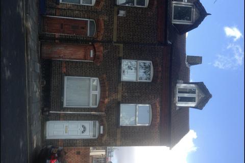 3 bedroom terraced house to rent - Midland Road, Luton, Bedfordshire, LU2