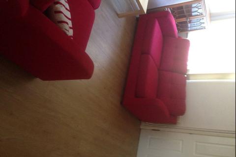 3 bedroom terraced house to rent - Midland Road, Luton, Bedfordshire, LU2