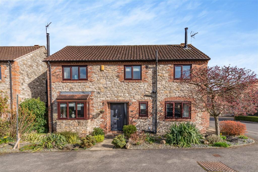 Towton, The Stables, Tadcaster, LS24 3 bed detached house for sale £