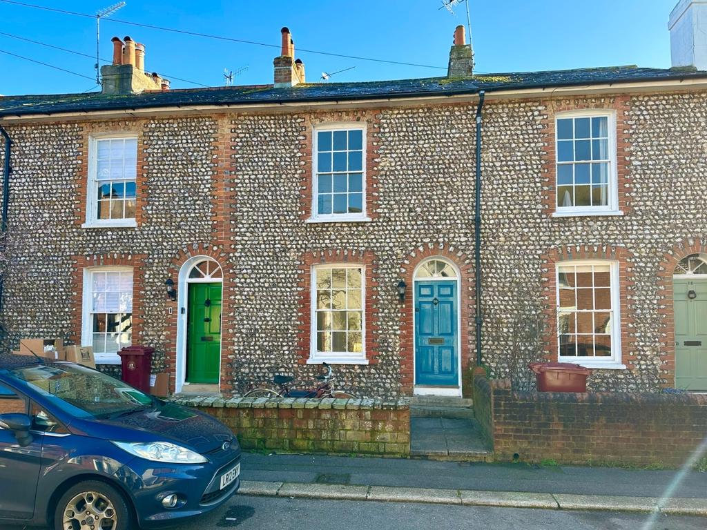 Washington Street Chichester PO19 2 bed townhouse £1,350 pcm (£312 pw)