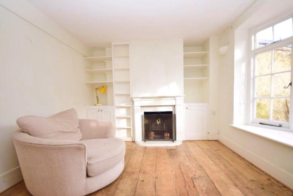 Washington Street Chichester PO19 2 bed townhouse £1,350 pcm (£312 pw)