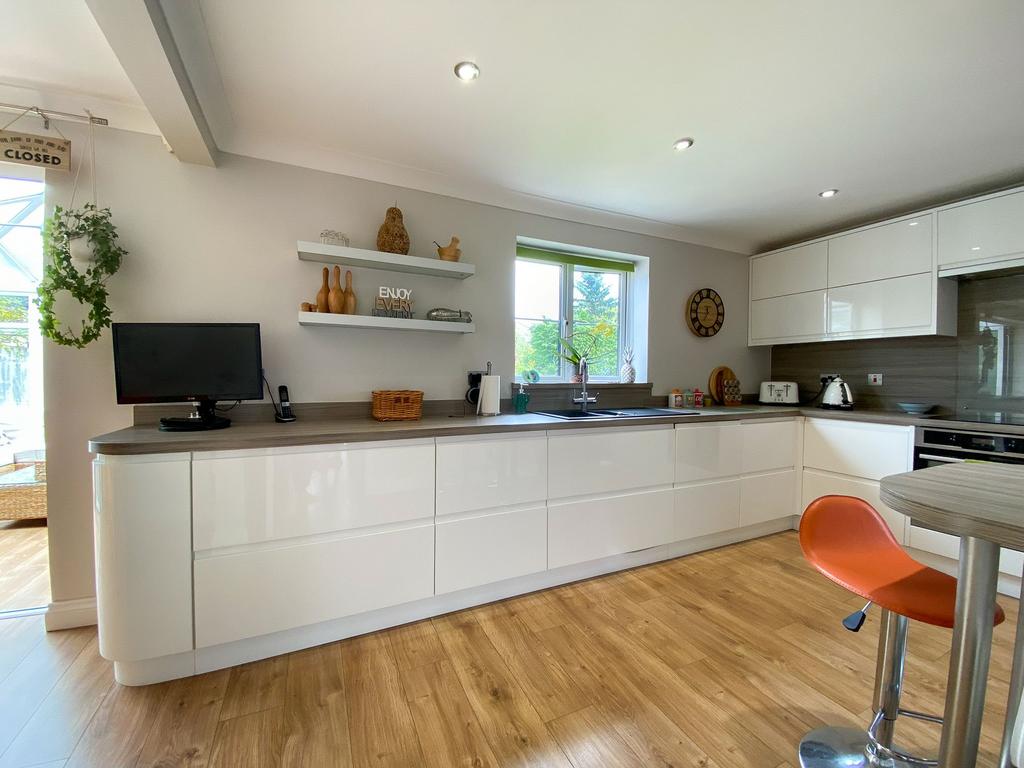 Badgers Holt, Bristol, BS14 4 bed detached house £599,950