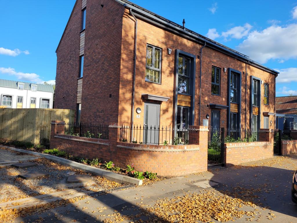 Limeview Gardens, Lime Avenue, Leamington Spa, CV32 3 bed semidetached