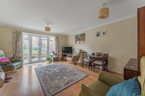 21 Arthur Close, Bagshot, GU19 5QT
