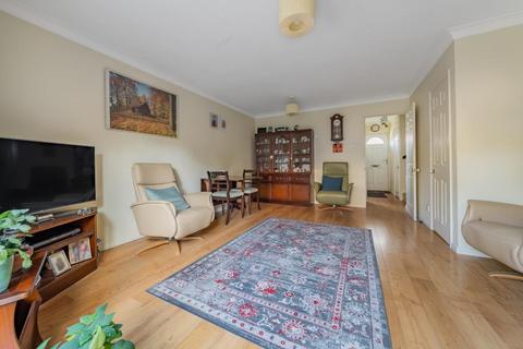 21 Arthur Close, Bagshot, GU19 5QT