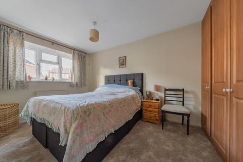 21 Arthur Close, Bagshot, GU19 5QT