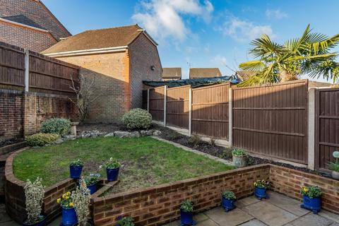 21 Arthur Close, Bagshot, GU19 5QT