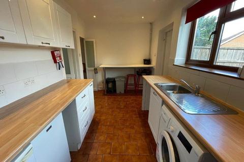 3 bedroom terraced house to rent, Stevenson Road, Norwich