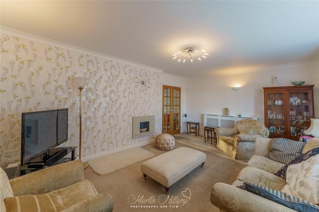 Springfield Crescent, Kirk Smeaton... 3 bed bungalow £375,000