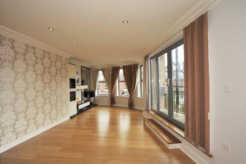 2 bedroom flat for sale, High Road, Woodford Green IG8