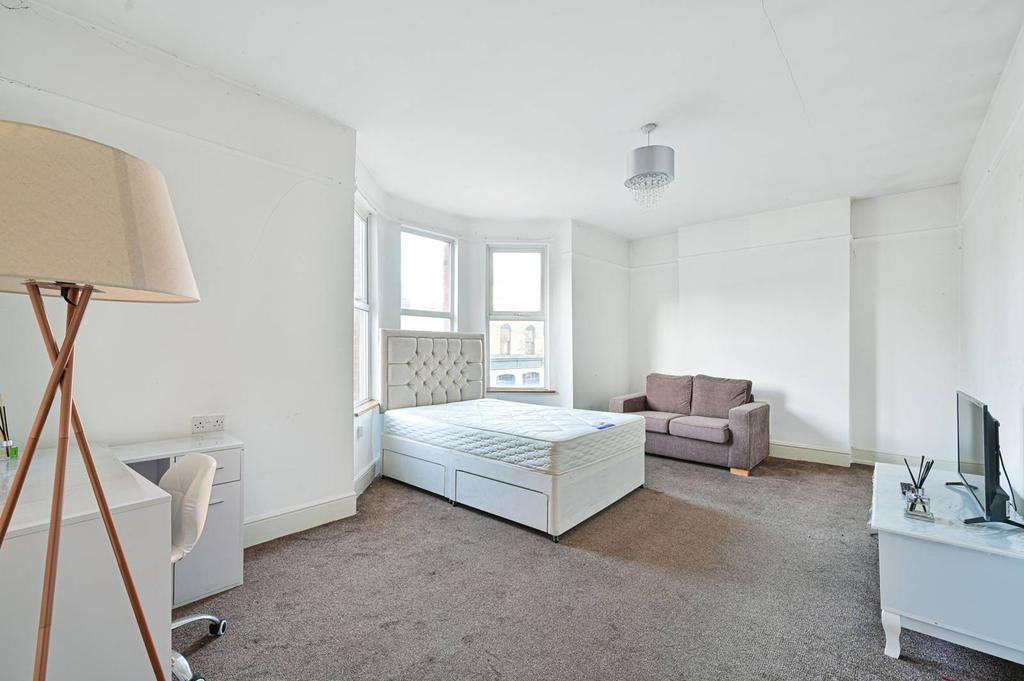 Caldecot Road, Camberwell, London, SE5 2 bed flat - £1,700 pcm (£392 pw)