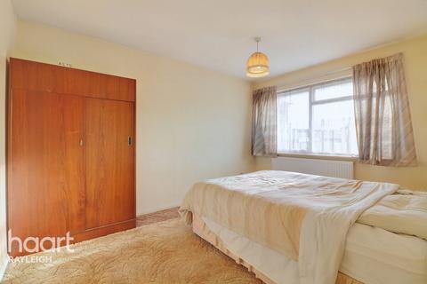 97 Bramble Road, Leigh-on-sea, SS9 5HA