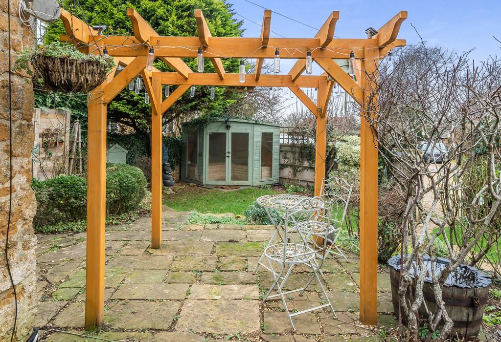 Pergola &amp; Summer House/Home Office