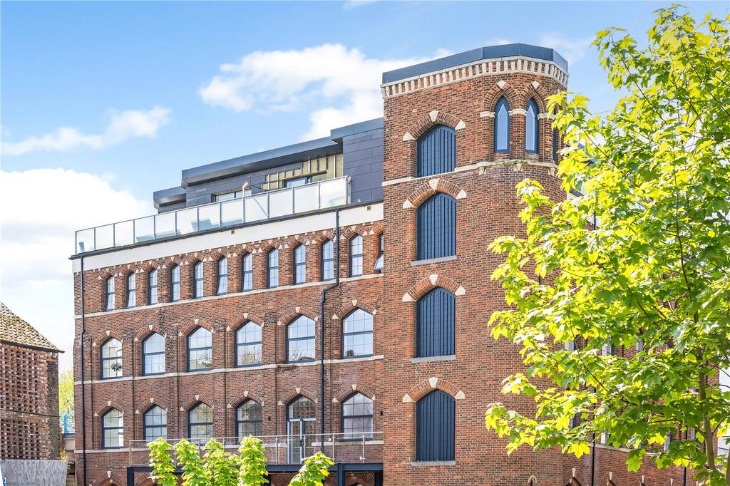 13 Clarks Mill, Stallard Street, Trowbridge, BA14 2 bed penthouse for