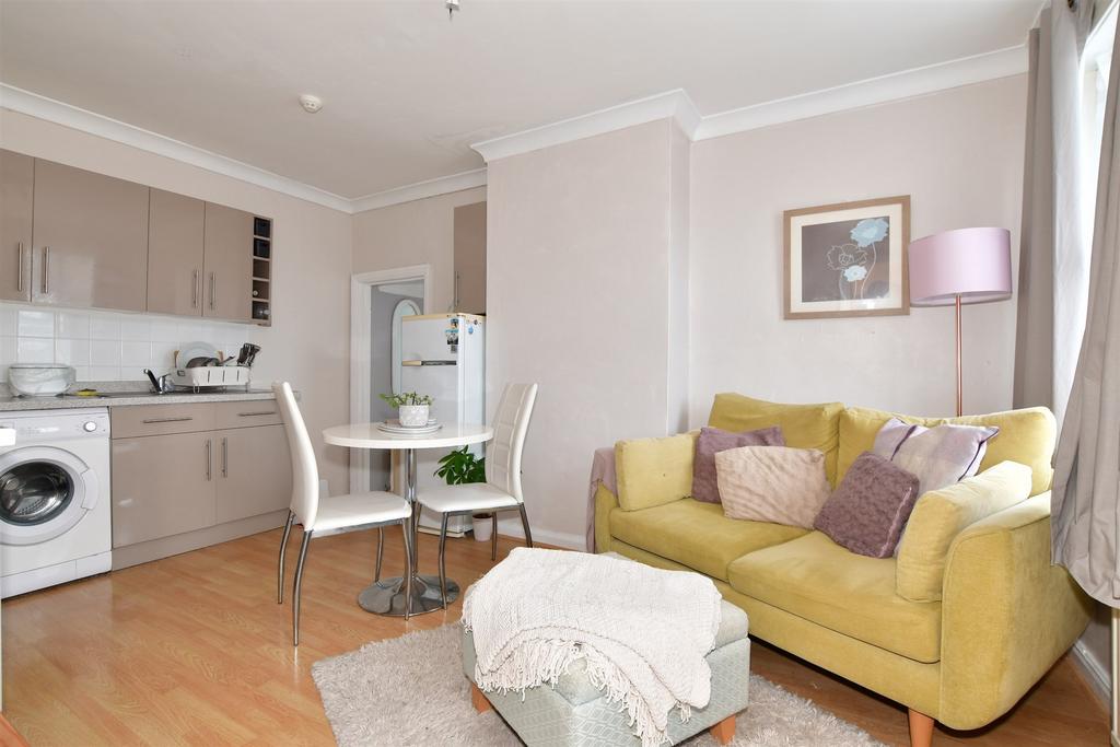 Lounge/ Kitchen