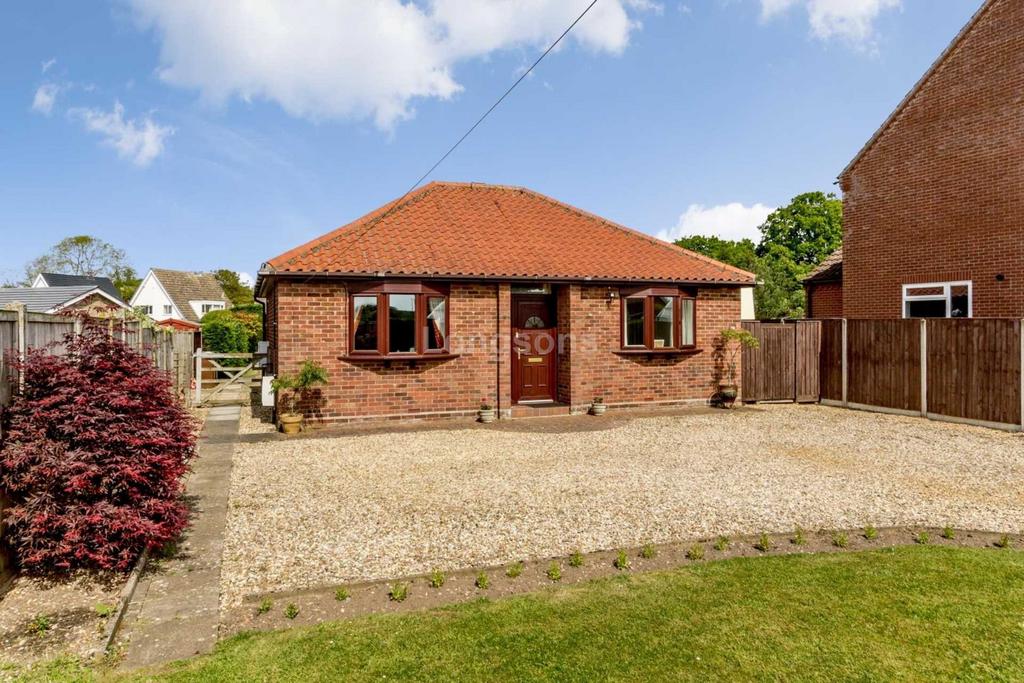 Chantry Lane, Necton 3 bed detached bungalow for sale - £280,000