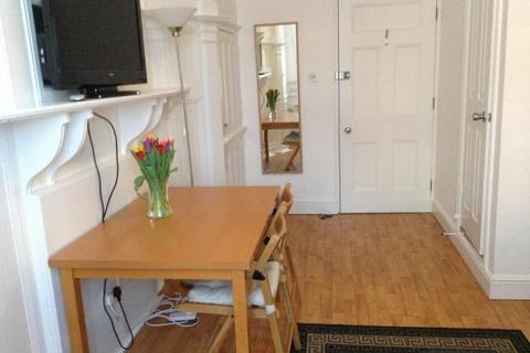 Studio to rent, Fulham Palace Road, Hammersmith, London, W6