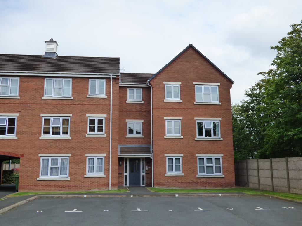 21 Chalfont Court, Cannock, WS11 1LU 2 bed flat £580 pcm (£134 pw)