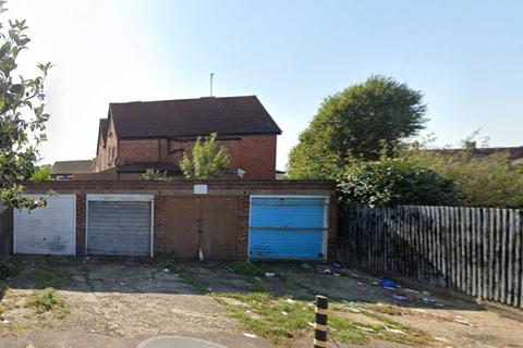 Garage to rent, Allandale Road, Enfield EN3