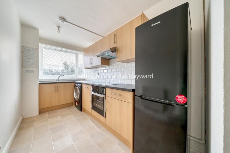 Fair Acres Bromley BR2 2 bed apartment £1,500 pcm (£346 pw)