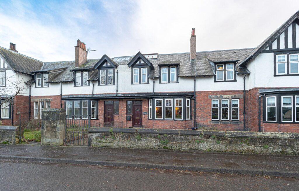 Grahamsdyke Road, Bo’ness, EH51 4 bed terraced house £260,000