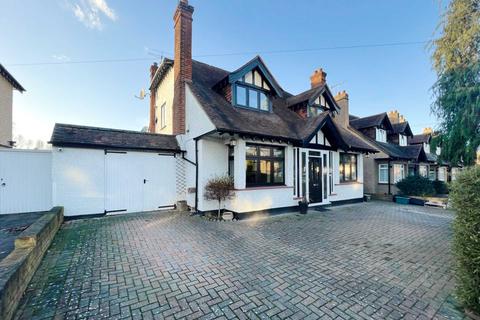 4 bedroom detached house to rent - Connaught Road, New Malden