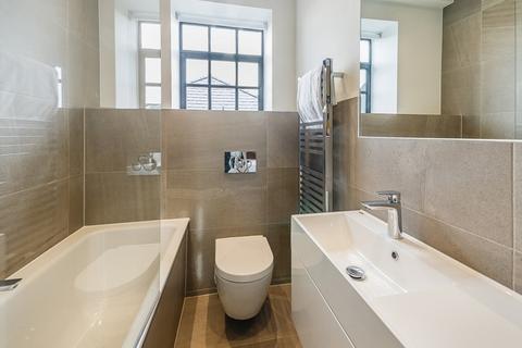 2 bedroom apartment to rent - 2 Bedroom Apartment , Palace Wharf, Rainville Road, London, Greater London, W6 9UF
