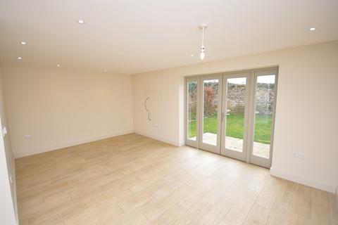 3 bedroom end of terrace house to rent, Docking