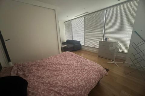 Studio to rent, Staines Road, Hounslow TW3