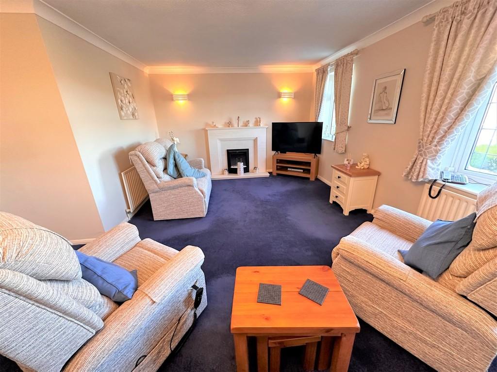 Alford Avenue, Oughtibridge, Sheffield 3 bed detached house £350,000