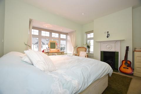 11 Woodcote Road, London, E11 2QB