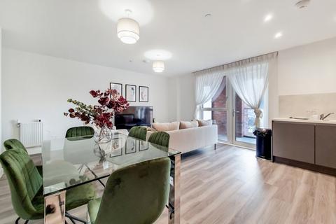 3 bedroom flat for sale, Green Street, London