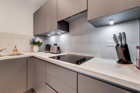 3 bedroom flat for sale, Green Street, London